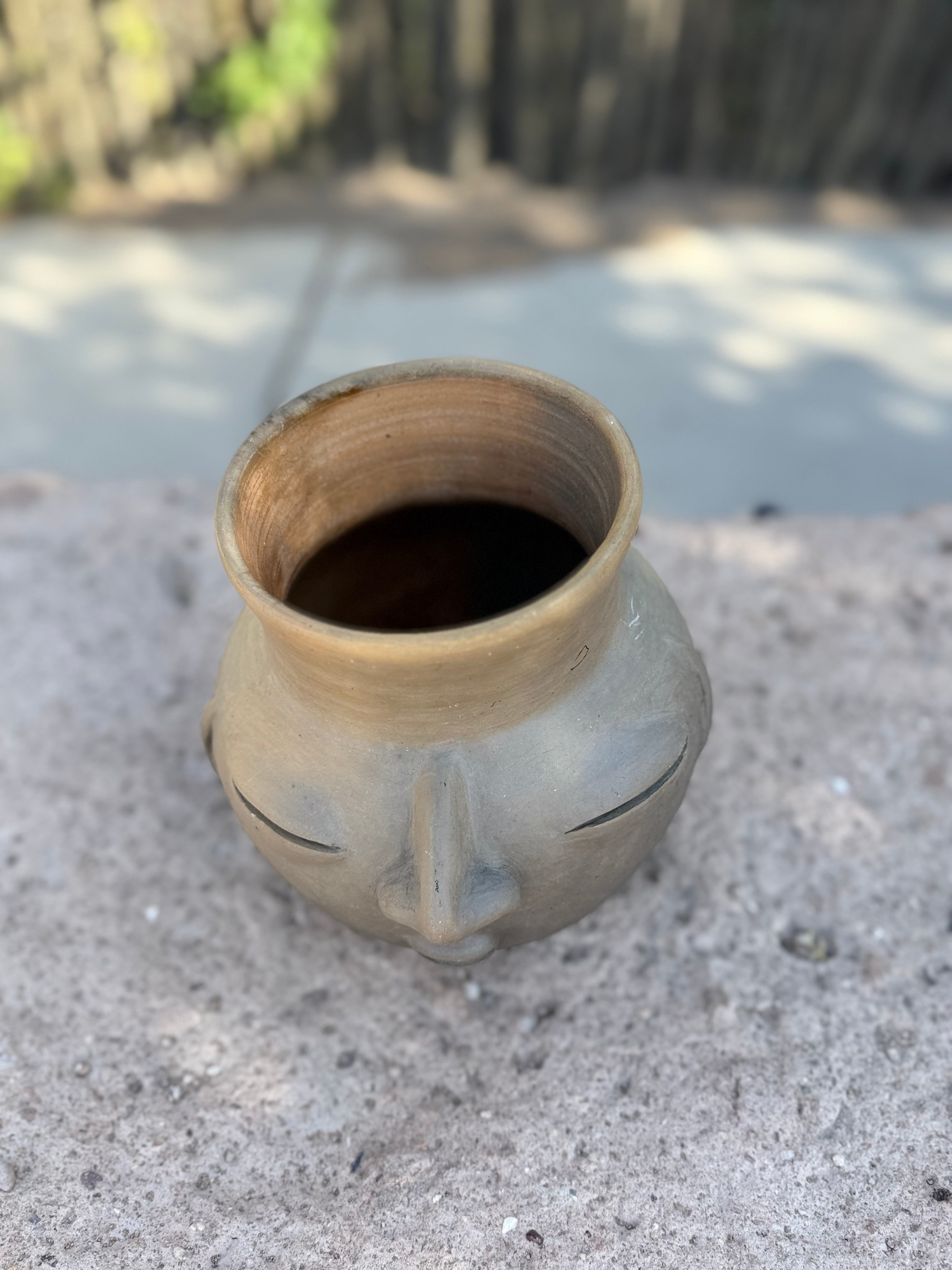El Silencio Vase & Water Vessel